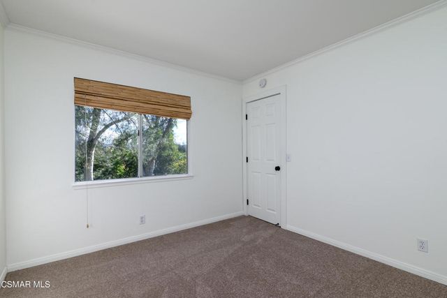 2 Sparrowhawk Lane, Oak Park, CA 91377