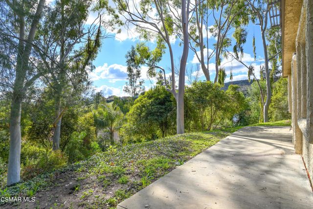 2 Sparrowhawk Lane, Oak Park, CA 91377