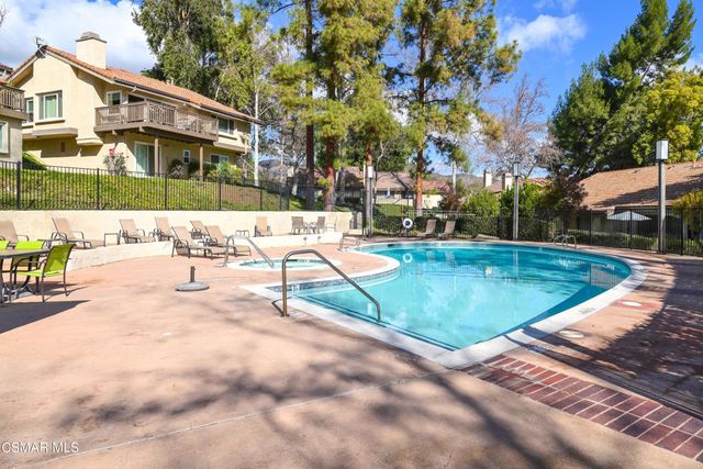 2 Sparrowhawk Lane, Oak Park, CA 91377