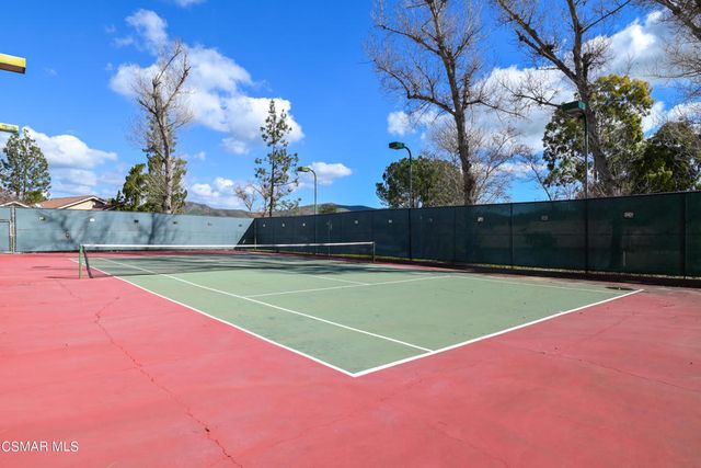 2 Sparrowhawk Lane, Oak Park, CA 91377