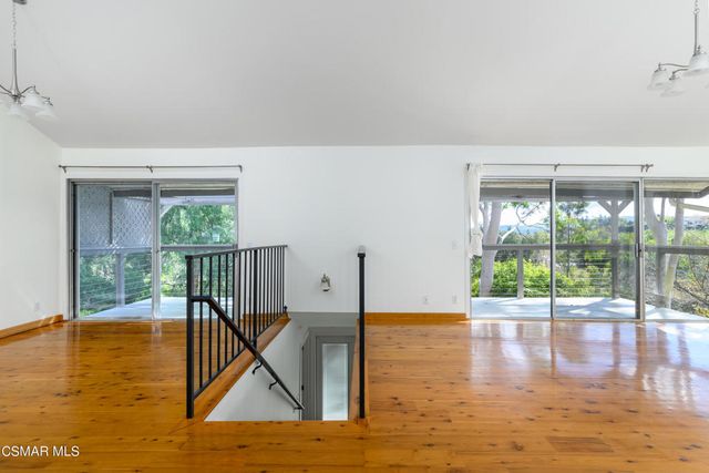 2 Sparrowhawk Lane, Oak Park, CA 91377