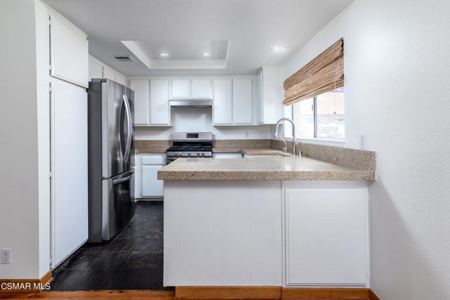 2 Sparrowhawk Lane, Oak Park, CA 91377