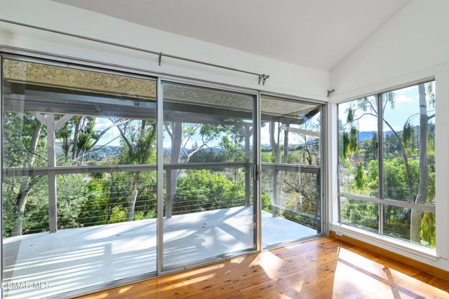 2 Sparrowhawk Lane, Oak Park, CA 91377