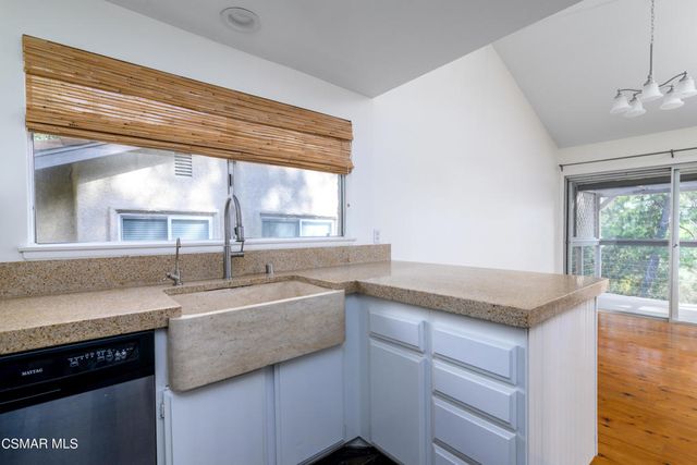 2 Sparrowhawk Lane, Oak Park, CA 91377