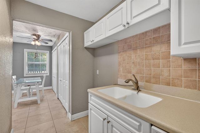 2521 CEDAR CYPRESS COURT 101, Tampa, FL 33618
