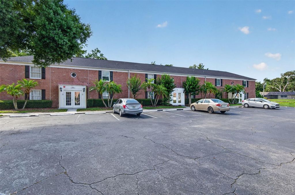 2521 CEDAR CYPRESS COURT 101, Tampa, FL 33618