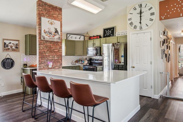 107 Hawea LN, Bastrop, TX 78602