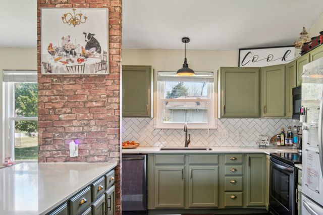 107 Hawea LN, Bastrop, TX 78602