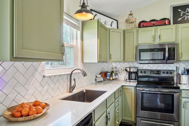 107 Hawea LN, Bastrop, TX 78602