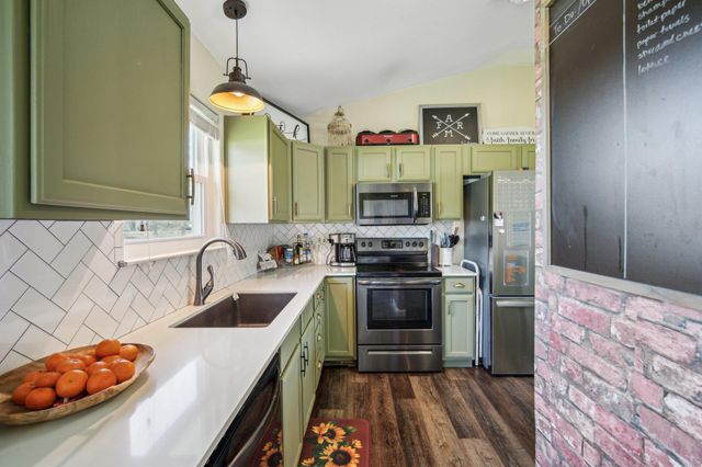 107 Hawea LN, Bastrop, TX 78602