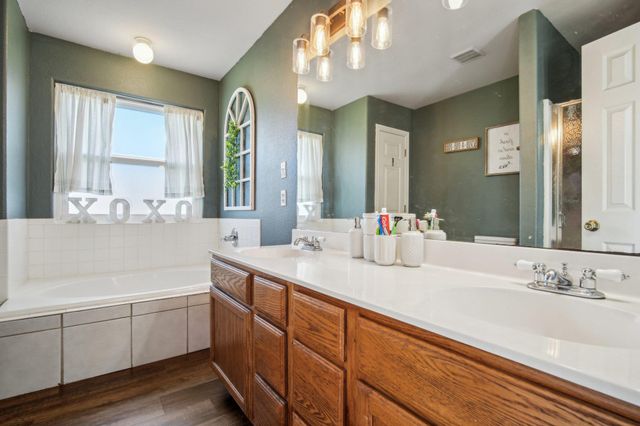 107 Hawea LN, Bastrop, TX 78602