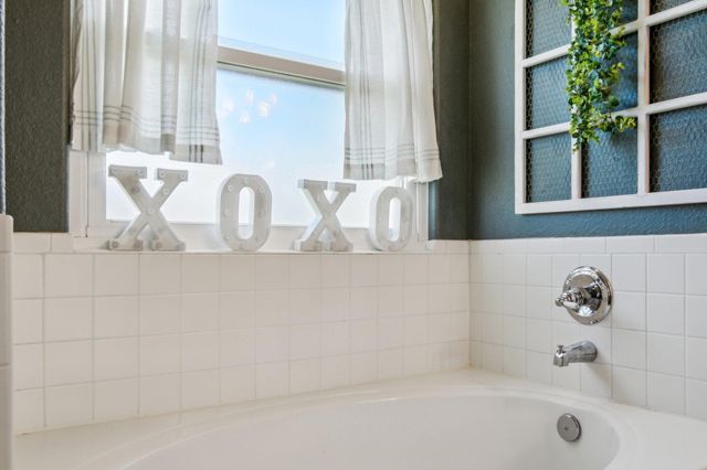 107 Hawea LN, Bastrop, TX 78602