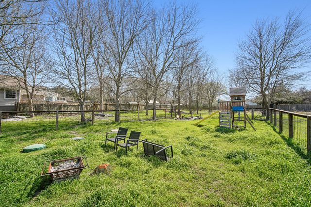 107 Hawea LN, Bastrop, TX 78602