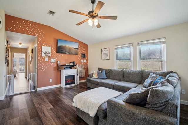 107 Hawea LN, Bastrop, TX 78602