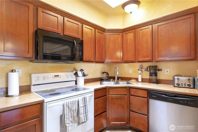 16 Valley Street, Seattle, WA 98109