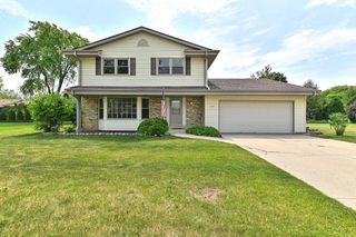 15445 W Kingsway DRIVE, New Berlin, WI 53151