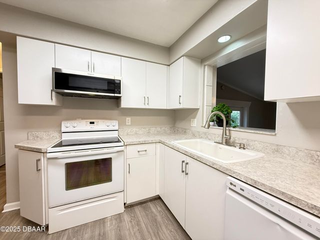 105 Wimbledon Court, Port Orange, FL 32127