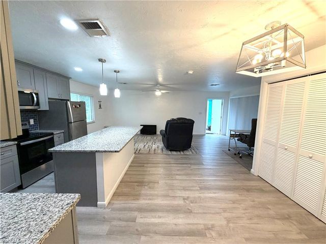 3032 SE Santa Barbara PL 2, Cape Coral, FL 33904