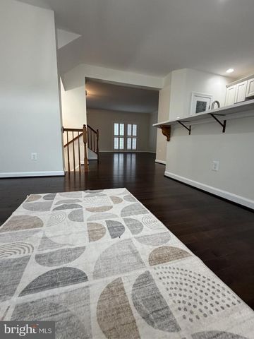8050 MONTOUR HEIGHTS DR, Gainesville, VA 20155