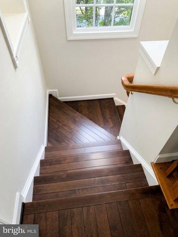 8050 MONTOUR HEIGHTS DR, Gainesville, VA 20155