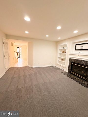 8050 MONTOUR HEIGHTS DR, Gainesville, VA 20155