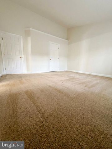 8050 MONTOUR HEIGHTS DR, Gainesville, VA 20155