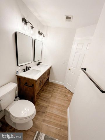 8050 MONTOUR HEIGHTS DR, Gainesville, VA 20155
