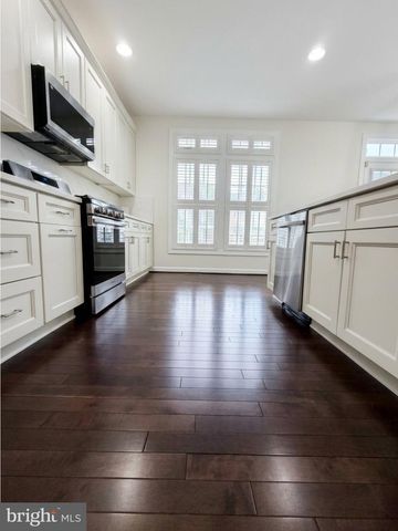 8050 MONTOUR HEIGHTS DR, Gainesville, VA 20155
