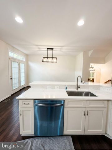 8050 MONTOUR HEIGHTS DR, Gainesville, VA 20155