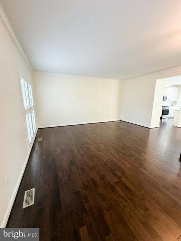 8050 MONTOUR HEIGHTS DR, Gainesville, VA 20155