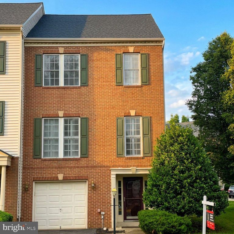 8050 MONTOUR HEIGHTS DR, Gainesville, VA 20155