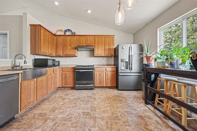 14627 Ivorystone Drive, Cedar Springs, MI 49319