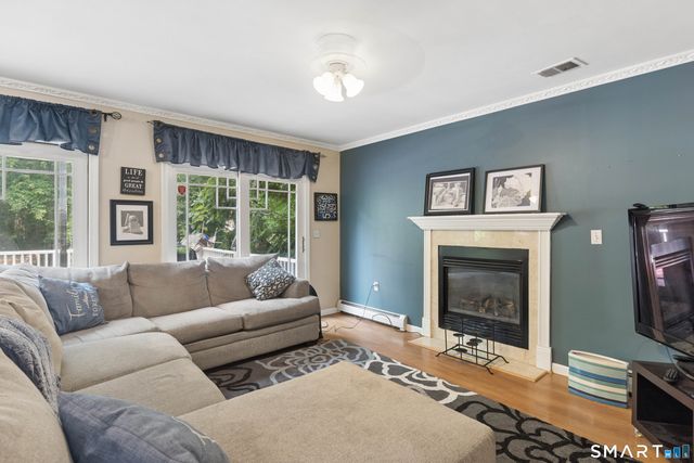 32 Fairfield Lane, Bloomfield, CT 06002
