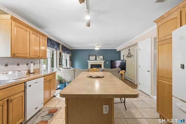 32 Fairfield Lane, Bloomfield, CT 06002