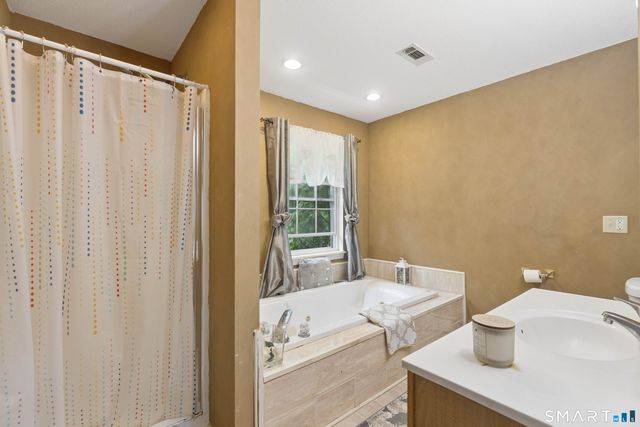 32 Fairfield Lane, Bloomfield, CT 06002