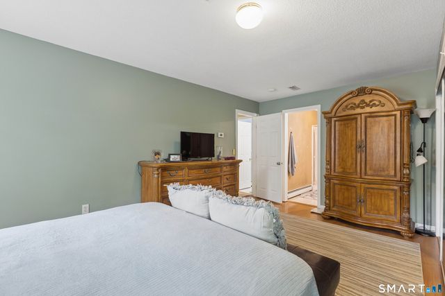 32 Fairfield Lane, Bloomfield, CT 06002