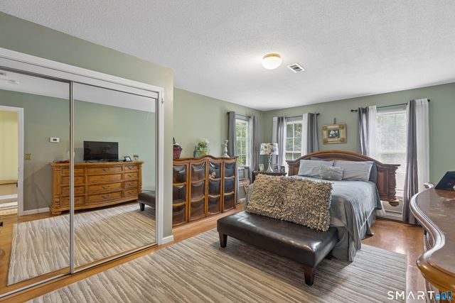 32 Fairfield Lane, Bloomfield, CT 06002