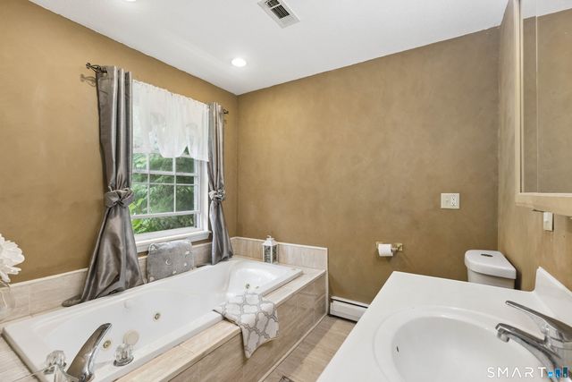 32 Fairfield Lane, Bloomfield, CT 06002
