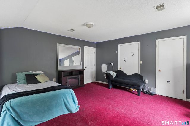 32 Fairfield Lane, Bloomfield, CT 06002