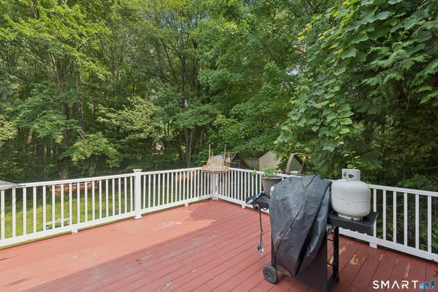 32 Fairfield Lane, Bloomfield, CT 06002