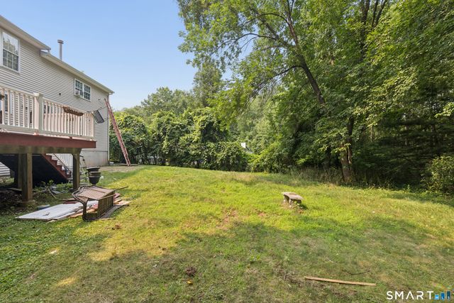 32 Fairfield Lane, Bloomfield, CT 06002