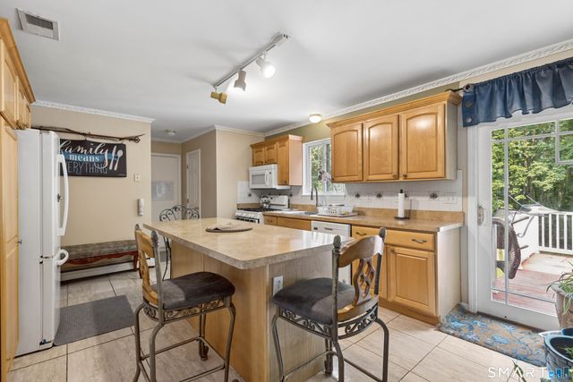 32 Fairfield Lane, Bloomfield, CT 06002