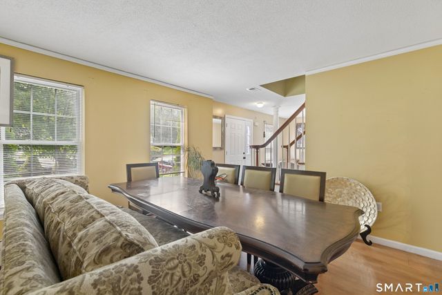32 Fairfield Lane, Bloomfield, CT 06002