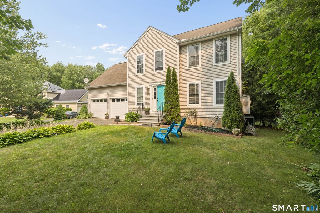 32 Fairfield Lane, Bloomfield, CT 06002
