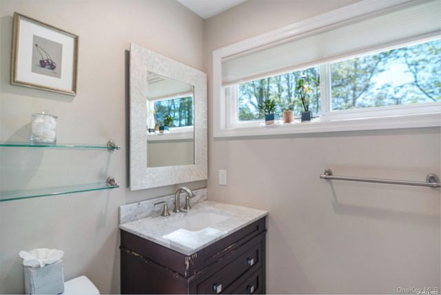 36 DeerField Way, Quogue, NY 11959