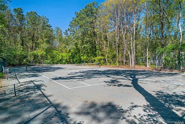 36 DeerField Way, Quogue, NY 11959