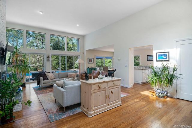 36 DeerField Way, Quogue, NY 11959