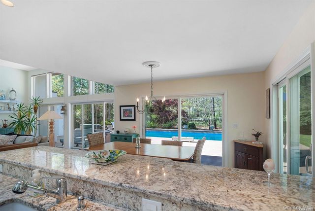 36 DeerField Way, Quogue, NY 11959