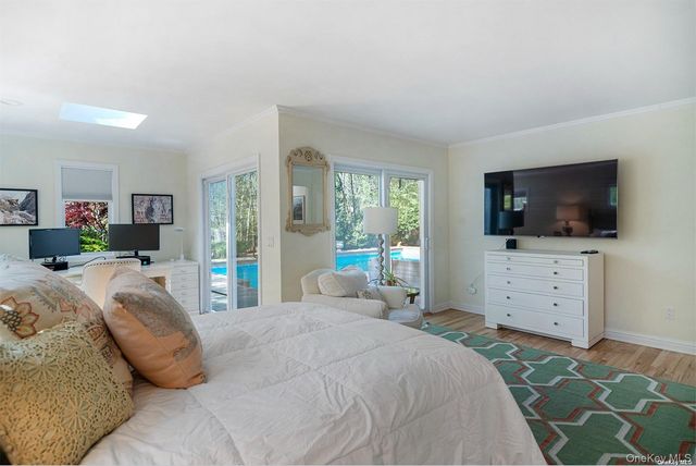 36 DeerField Way, Quogue, NY 11959