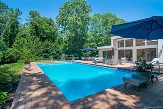 36 DeerField Way, Quogue, NY 11959